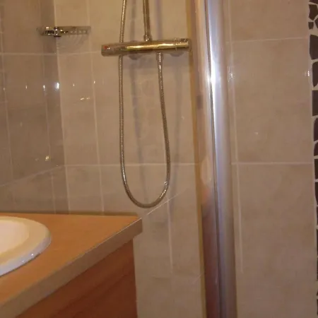 T2 A Avec Piscine, Et Parking, 6 Personnes - Fr-1-559-18 *