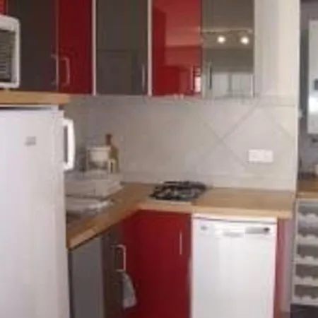 T2 à Avec Piscine, Et Parking, 6 Personnes - Fr-1-559-18